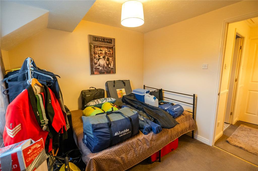 Bedroom 1 (2)