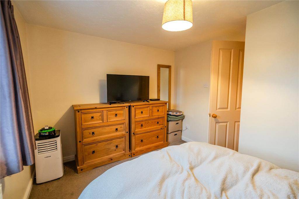 Bedroom 2 (2)