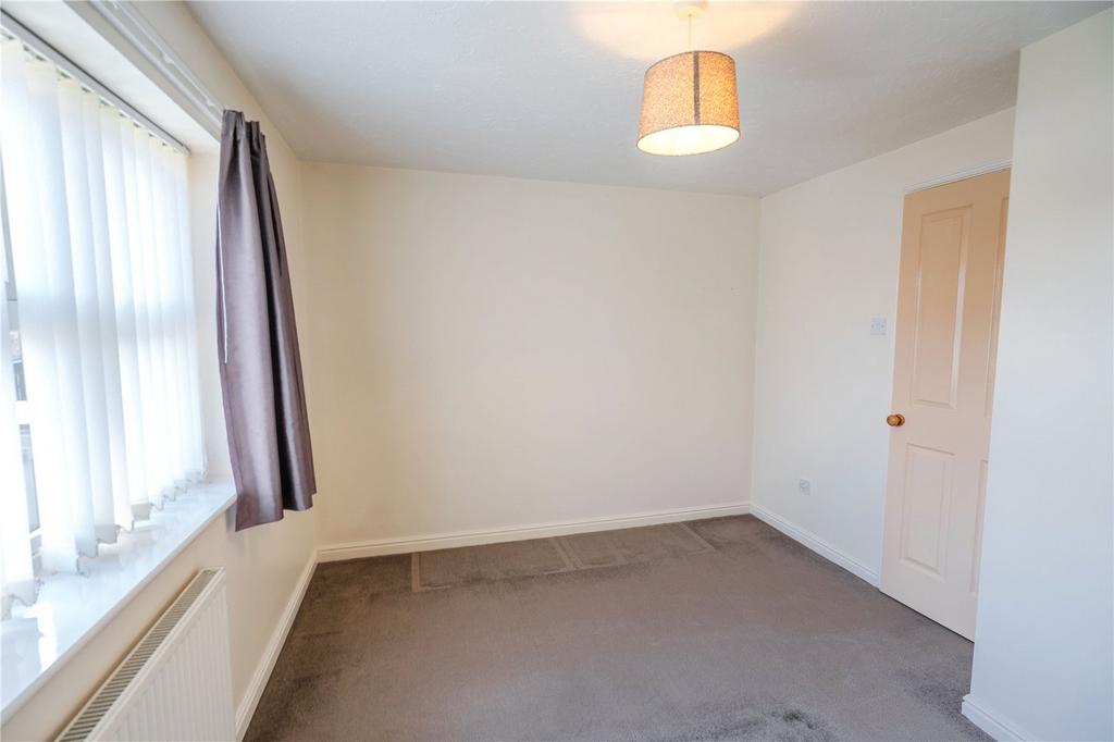 Bedroom 1 (2)