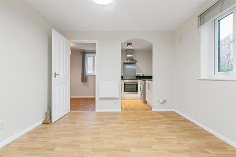 1 bedroom flat for sale, Chipstead Close, Sutton