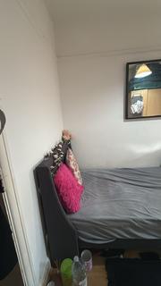 1 bedroom in a house share to rent, Stirling Road, Hayes UB3