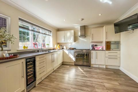 4 bedroom detached house for sale, Campkin Gardens, St Leonards-on-Sea, TN37