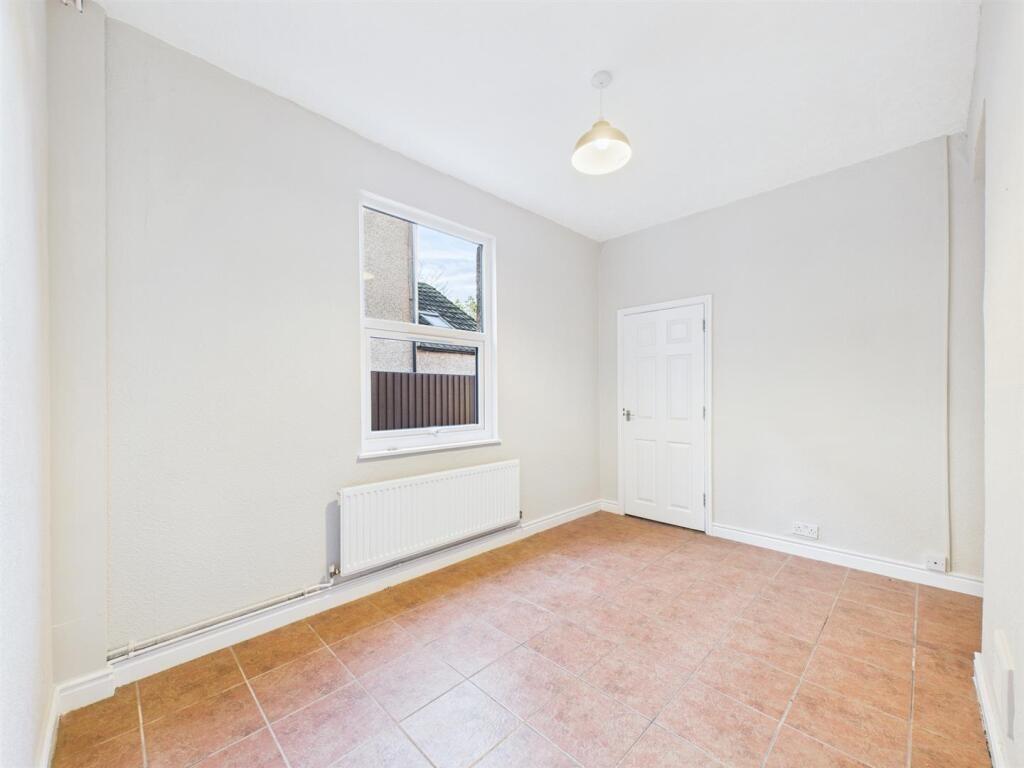 Bright, freshly painted single bedroom with a l...