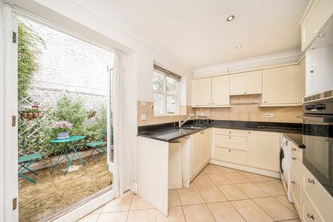 2 bedroom detached house to rent, High Street, Hampton TW12