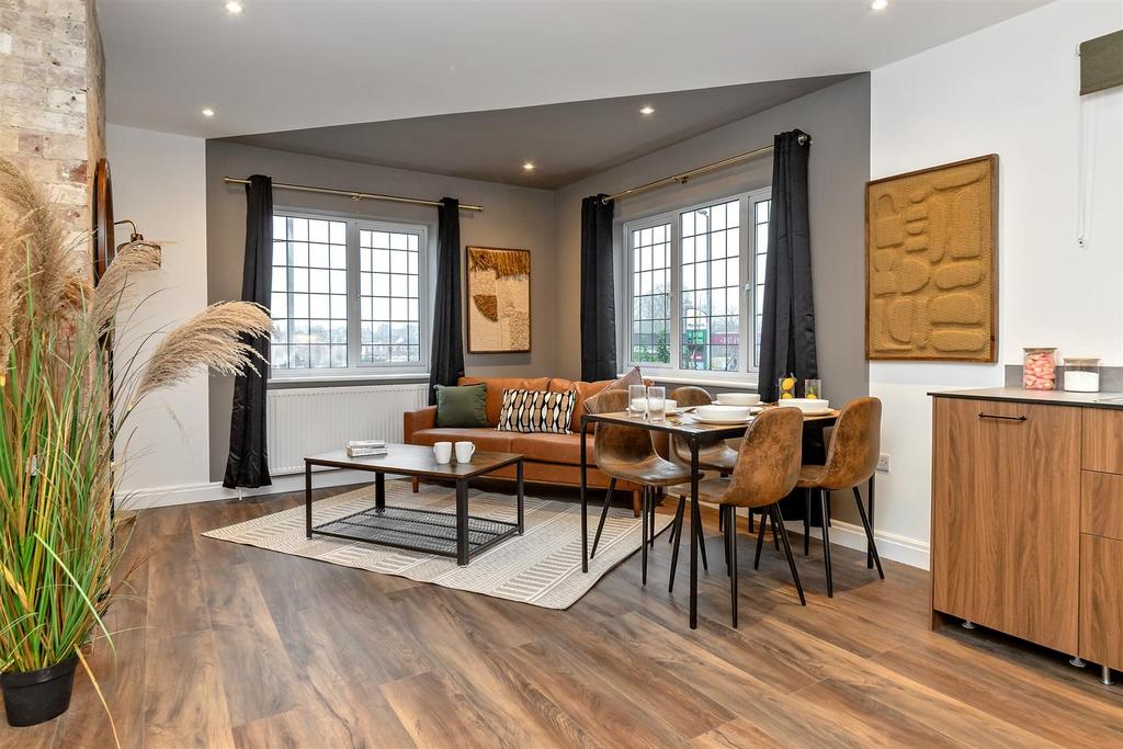 Royal Road Mid Flat-12.jpg