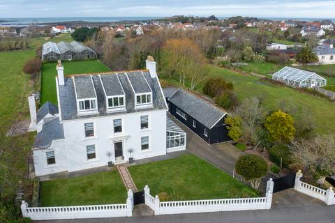 6 bedroom detached house for sale, Rue Des Crabbes, St. Saviour, Guernsey