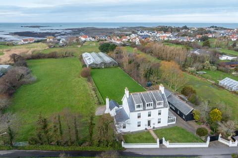 6 bedroom detached house for sale, Rue Des Crabbes, St. Saviour, Guernsey