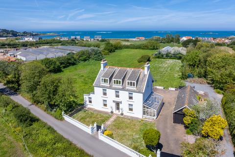 6 bedroom detached house for sale, Rue Des Crabbes, St. Saviour, Guernsey
