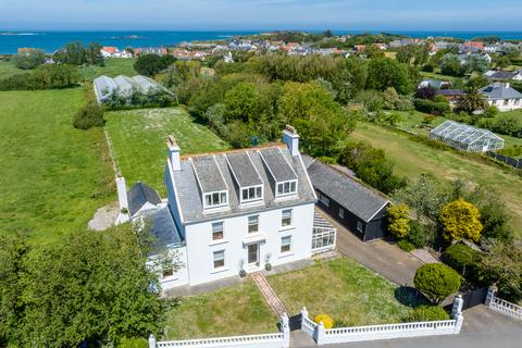 6 bedroom detached house for sale, Rue Des Crabbes, St. Saviour, Guernsey