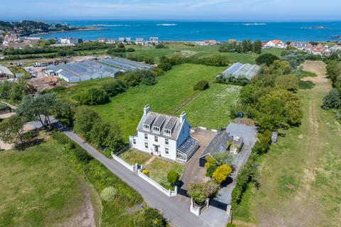 6 bedroom detached house for sale, Rue Des Crabbes, St. Saviour, Guernsey