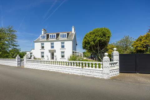 6 bedroom detached house for sale, Rue Des Crabbes, St. Saviour, Guernsey