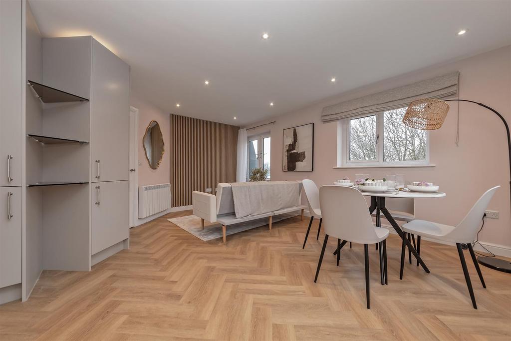 2 ARoyal Road Top Floor-6.jpg