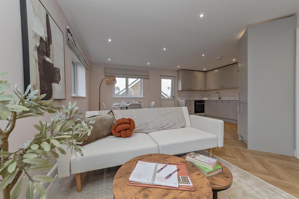 2 ARoyal Road Top Floor-15.jpg