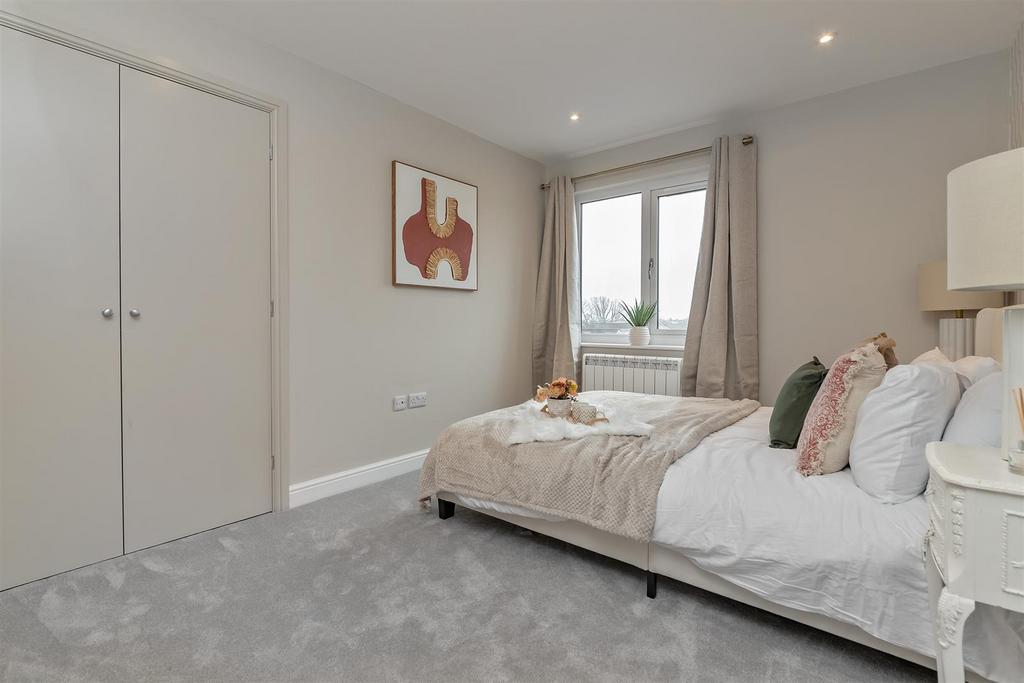 2 ARoyal Road Top Floor-18.jpg