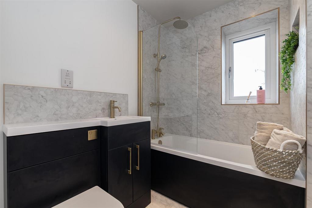 2 ARoyal Road Top Floor-26.jpg