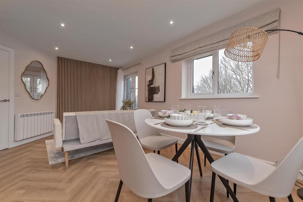 2 ARoyal Road Top Floor-7.jpg