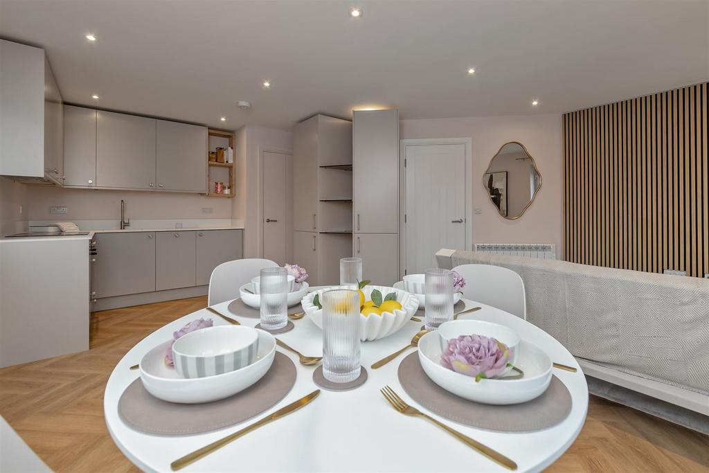 2 ARoyal Road Top Floor-12.jpg