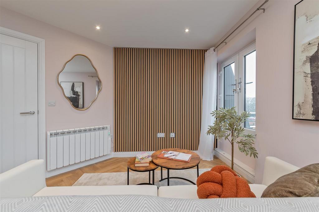 2 ARoyal Road Top Floor-13.jpg