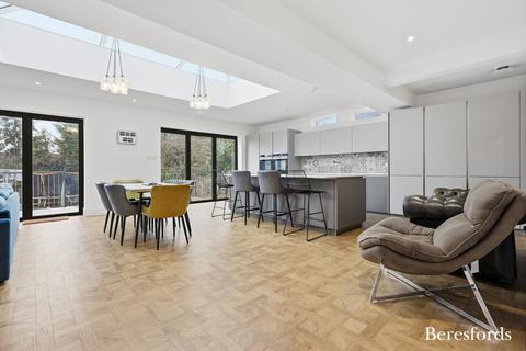 5 bedroom detached house for sale, Links Drive, Chelmsford, CM2