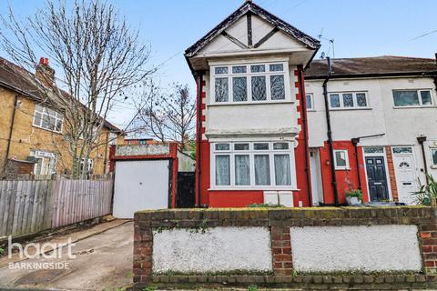 Veronique Gardens, Barkingside
