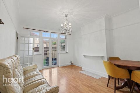 2 bedroom maisonette for sale, Veronique Gardens, Barkingside