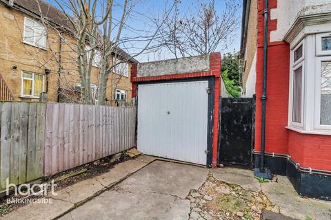 Veronique Gardens, Barkingside