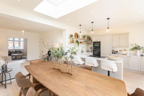 4 bedroom house to rent, Lexden Road, London W3