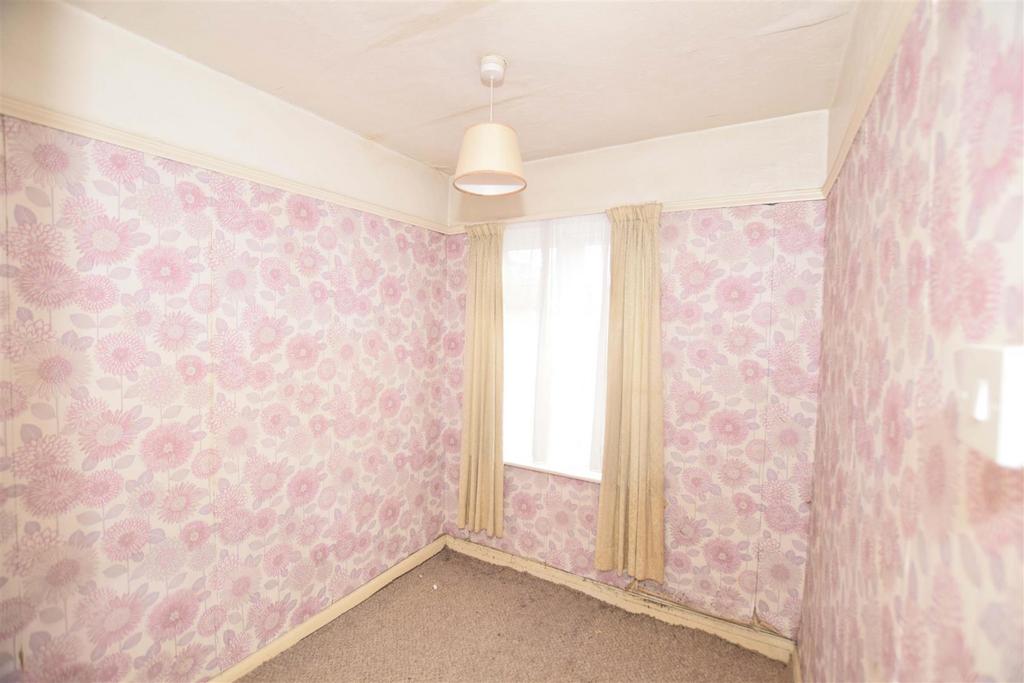 Bedroom 3 copy.jpg