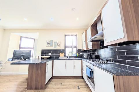 2 bedroom flat for sale, Parliament House, St. Laurence Way, Slough