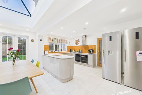 4 bedroom detached house for sale, Penrith Way, Aylesbury