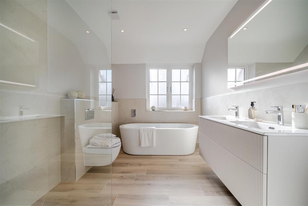 Bedroom 1 Ensuite.jpg