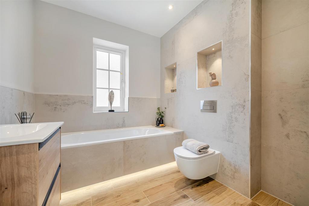Family Bathroom.jpg