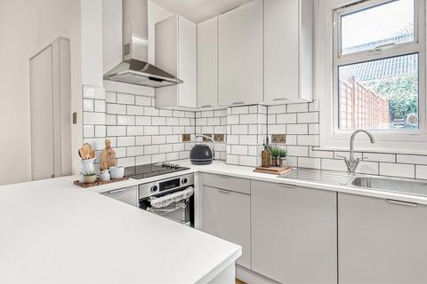 2 bedroom flat to rent, Kilmorie Road, London SE23