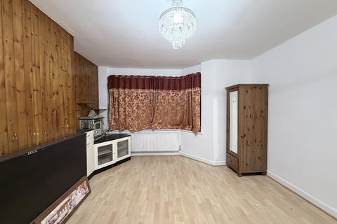 4 bedroom terraced house to rent, Greenbank Avenue, Wembley, HA0