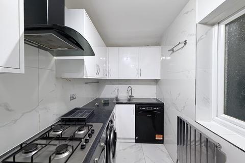 4 bedroom terraced house to rent, Greenbank Avenue, Wembley, HA0