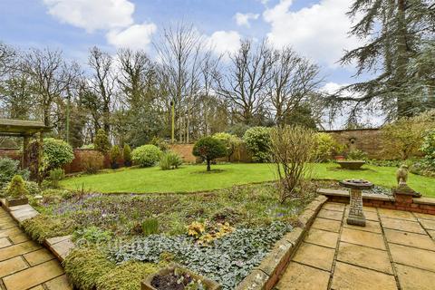 4 bedroom detached house for sale, Amberglade, Southwater, West Sussex