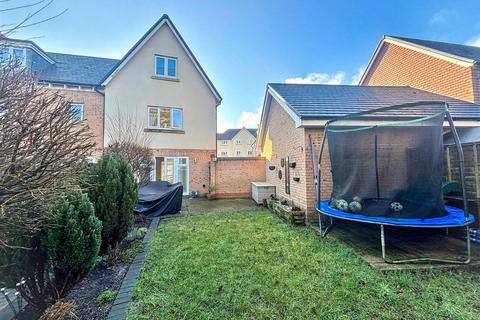 4 bedroom end of terrace house for sale, Kensington Way, Polegate