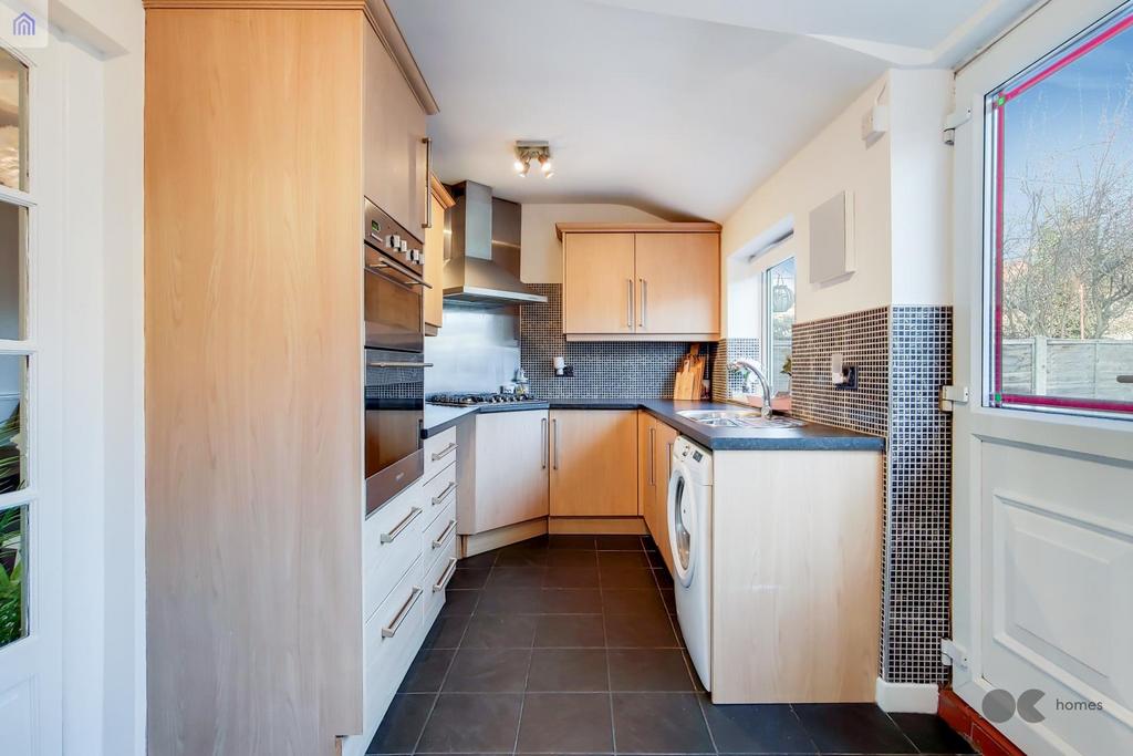 7 Kitchen-1.jpg
