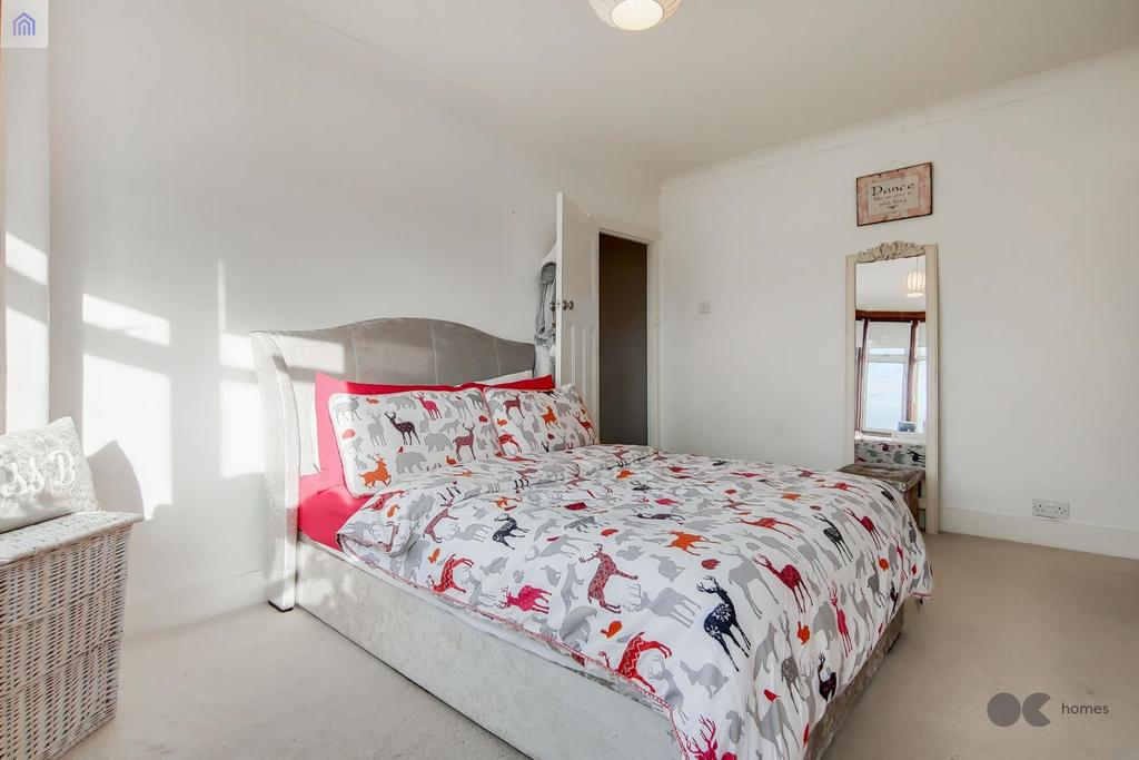 11 Main Bedroom-0.jpg