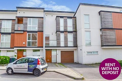 3 bedroom terraced house to rent, Stadium Drive, Beswick, Manchester, M11