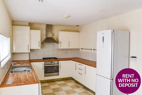 3 bedroom terraced house to rent, Stadium Drive, Beswick, Manchester, M11