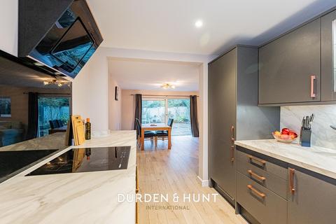 3 bedroom terraced house for sale, Shillibeer Walk, Chigwell, IG7