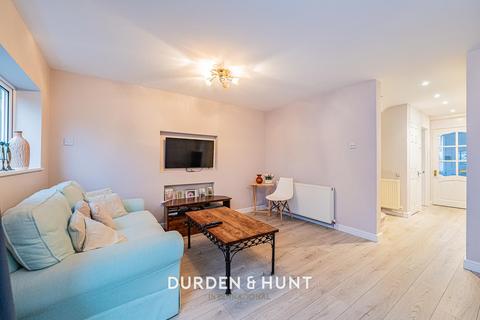 3 bedroom terraced house for sale, Shillibeer Walk, Chigwell, IG7