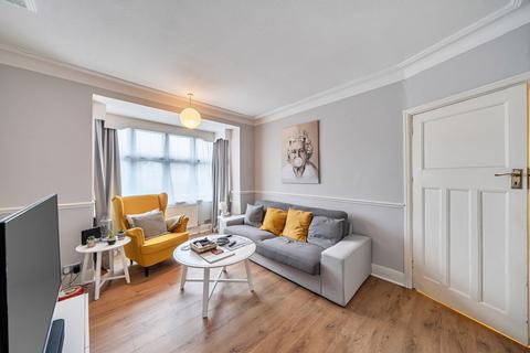Manton Avenue, Northfields, London, W7