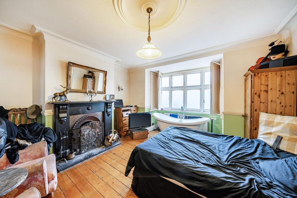 Bedroom, fireplace