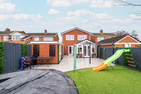 3 bedroom detached house for sale, Brechin Close, Hinckley, LE10