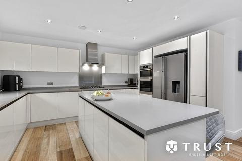 4 bedroom detached house for sale, Duxbury Gardens, Liversedge, WF15