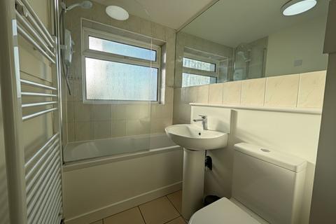1 bedroom flat to rent, Aintree Close, Uxbridge, UB8