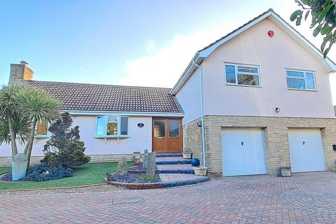 4 bedroom detached house for sale, Lynric Close Barton on Sea New Milton