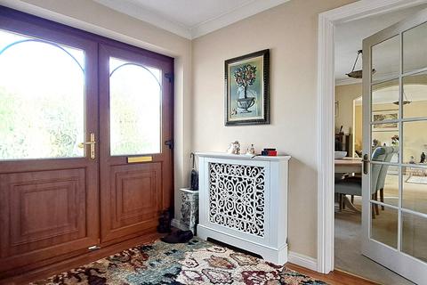 4 bedroom detached house for sale, Lynric Close Barton on Sea New Milton